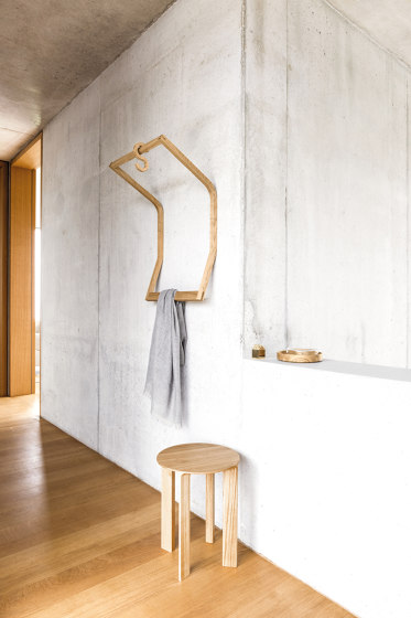 SLED Wall-mounted Wardrobe | Porte-manteau | Schönbuch