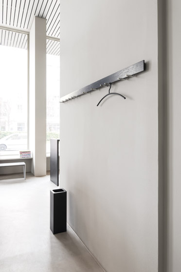 TRACE wall-mounted coat rack | Percheros de ganchos | Schönbuch