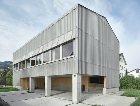 Ondapress-57 | Nobilis Granite 624 | Concrete tiles | Swisspearl Schweiz AG