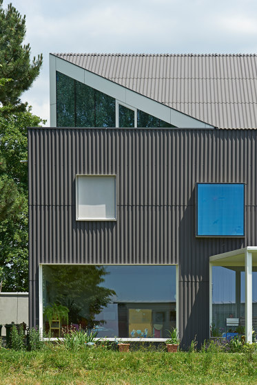 Ondapress-36 | Nobilis Granite 624 | Concrete tiles | Swisspearl Schweiz AG