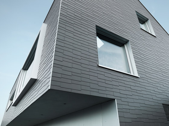 Clinar | Carat Anthracite 7020 | Concrete tiles | Swisspearl Schweiz AG