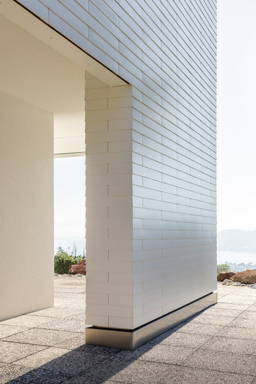 Clinar | Nobilis Azurite 421 | Concrete tiles | Swisspearl Schweiz AG