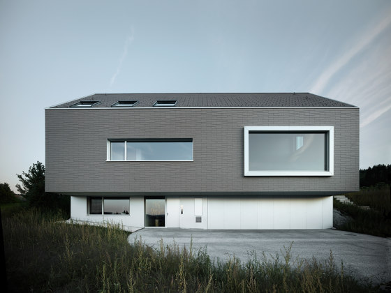 Clinar | Nobilis Azurite 421 | Concrete tiles | Swisspearl Schweiz AG