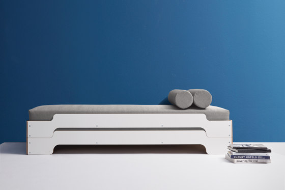 Stacking bed lacquered in standard colours | Letti | Müller small living