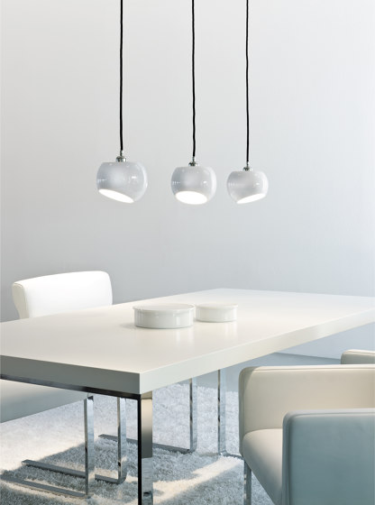 White Moons 1 Pendulum | Suspended lights | Licht im Raum