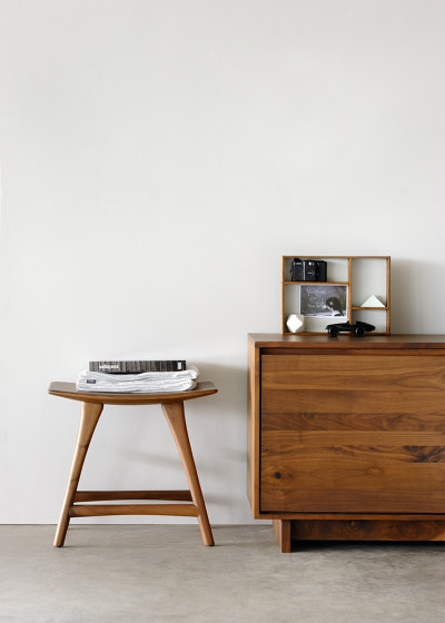 Osso | Walnut counter stool | Chaises de comptoir | Ethnicraft