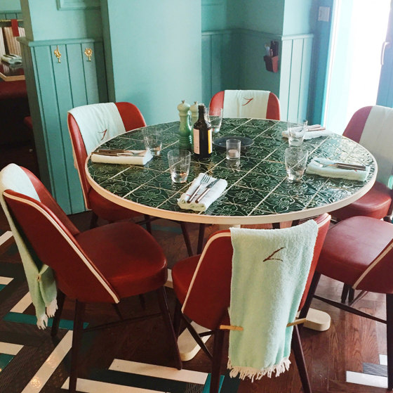 Caldas Dinner Table | Tables de bistrot | Mambo Unlimited Ideas