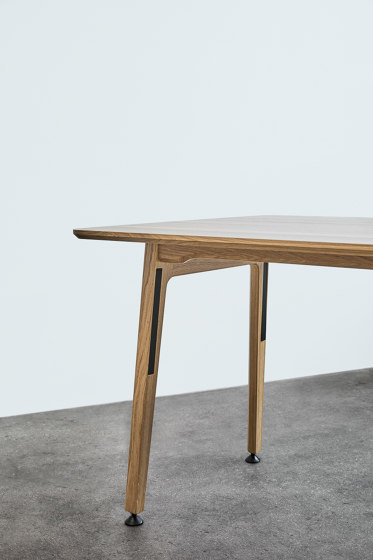 Freya Desk | Desks | Magnus Olesen