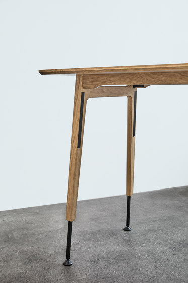 Freya Desk | Desks | Magnus Olesen