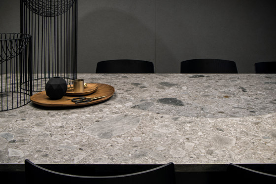 Iseo MDi Gris Bush-hammered | Mineral composite panels | INALCO