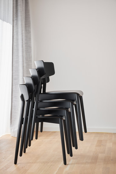 Marlon Stacking Chair, Oak natural | Chaises | AXEL VEIT