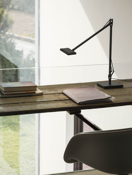 Kelvin Edge Desk Support ( Visible cable) | Lampade tavolo | Flos