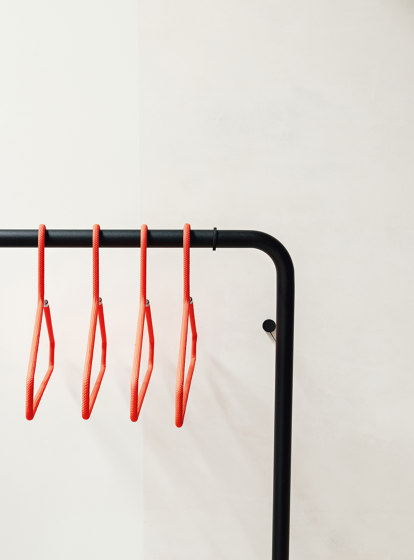 CURVE Wall-mounted rack | Porte-manteau | Schönbuch