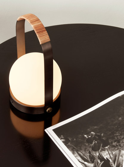 Carrie Table Lamp | Portable | Black | Luminaires de table | Audo Copenhagen