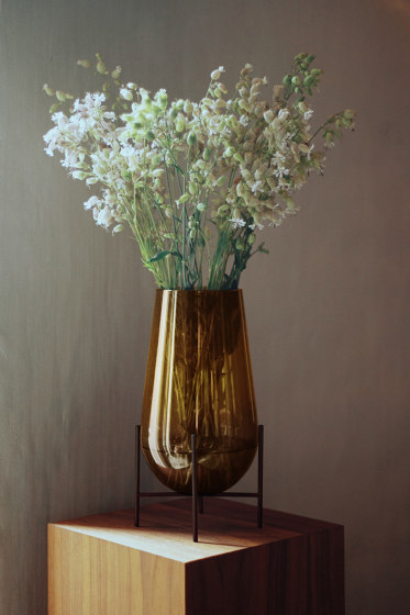 Échasse Vase  Medium | Amber Glass / Bronze Brass | Vases | Audo Copenhagen