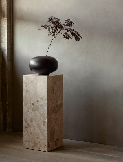 Plinth Tall | Black Marble | Beistelltische | Audo Copenhagen