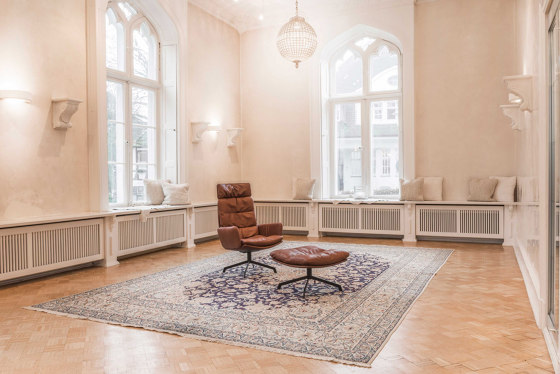 ARVA LOUNGE Armchair with ottoman | Poltrone | KFF
