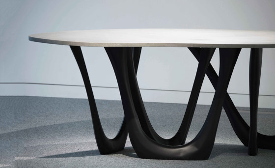 G-Table With Copper Base And Kauri Wood Top | Tavoli pranzo | Zieta