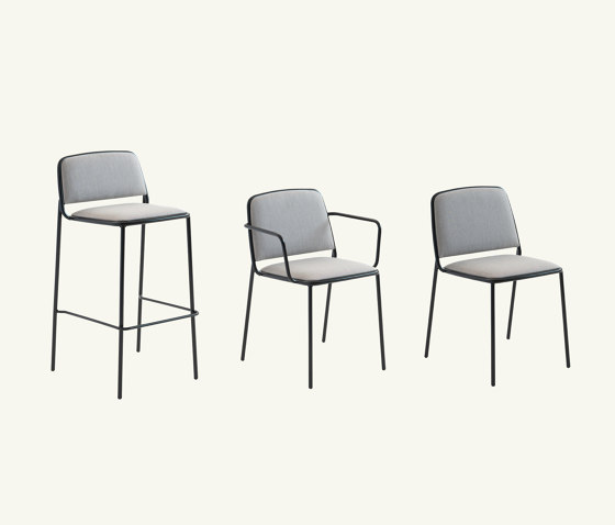 Ring 670 | Chairs | Et al.
