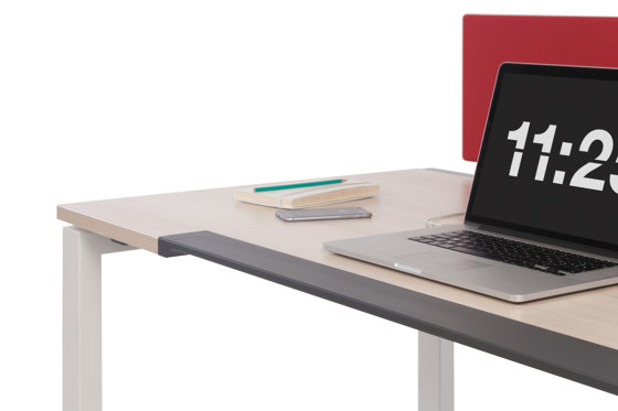 FrameFour Desk | Desks | Steelcase
