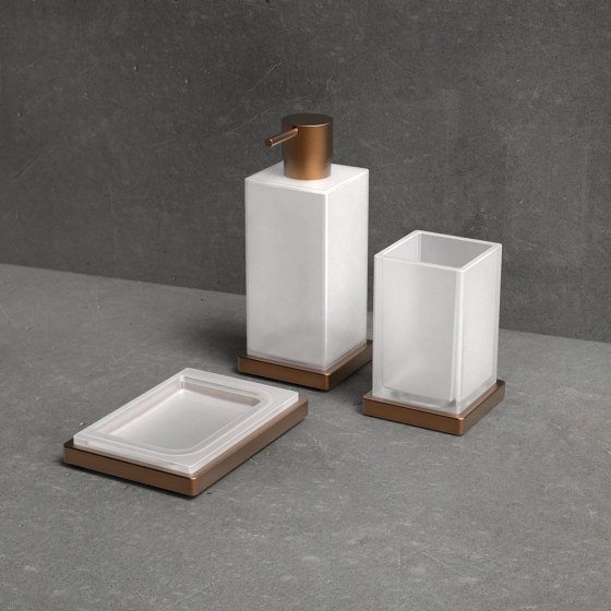 Chrome plated brass standing soap dispense | Seifenspender / Lotionspender | COLOMBO DESIGN