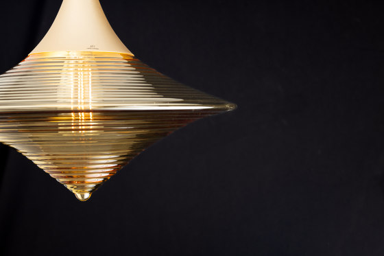 Disca L Opal White & Gold | Lámparas de suspensión | Hind Rabii