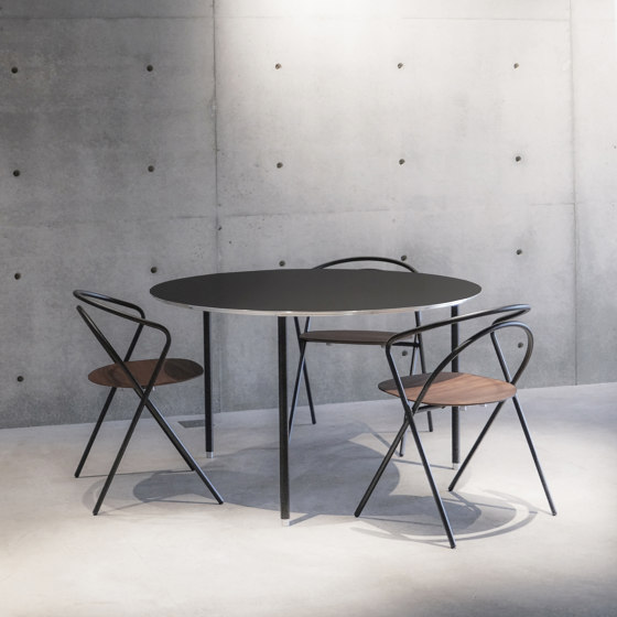 TEE | table | Bureaux | By interiors inc.