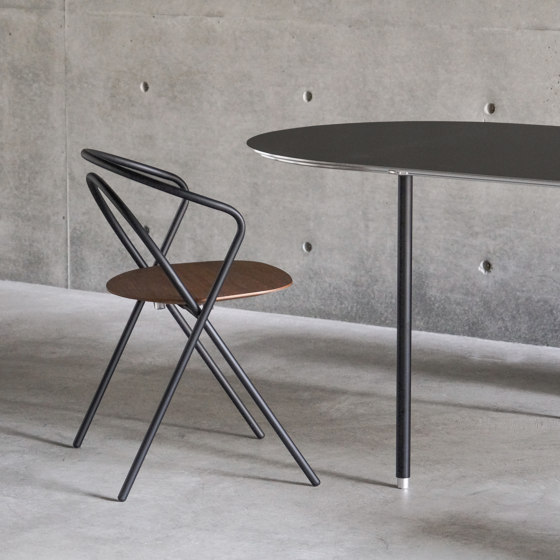 TEE | table | Scrivanie | By interiors inc.