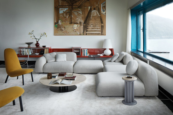 Arcolor Tavolino 30 - Versione con base laccata grigio RAL 7036 e top in marmo Carrara | Tavolini alti | ARFLEX