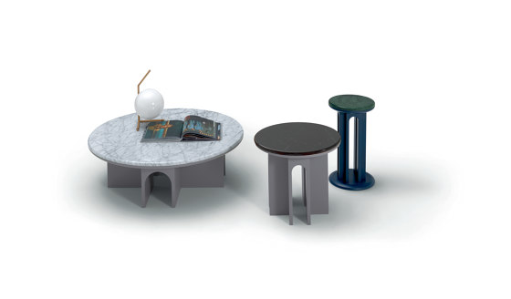 Arcolor Beistelltisch 30 - Version mit grau RAL 7036 lackierter Basis und Tischplatte aus Carrara-Marmor | Beistelltische | ARFLEX