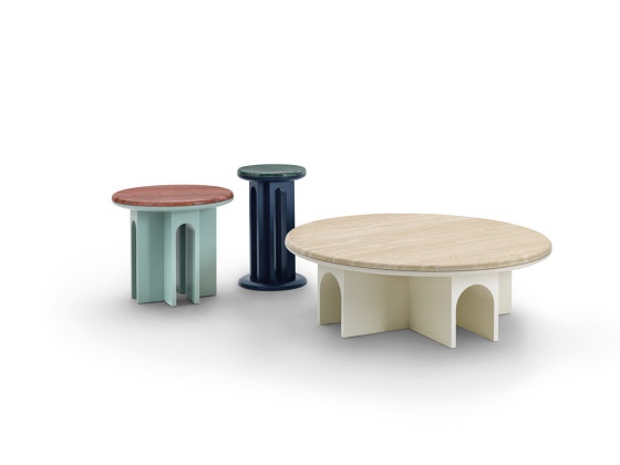 Arcolor Tavolino 30 - Versione con base laccata grigio RAL 7036 e top in Travertino rosso | Tavolini alti | ARFLEX