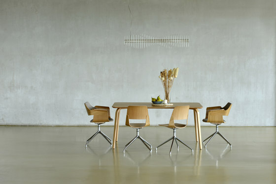 Mothership Tea table with metal base | Tavoli bistrò | PlyDesign