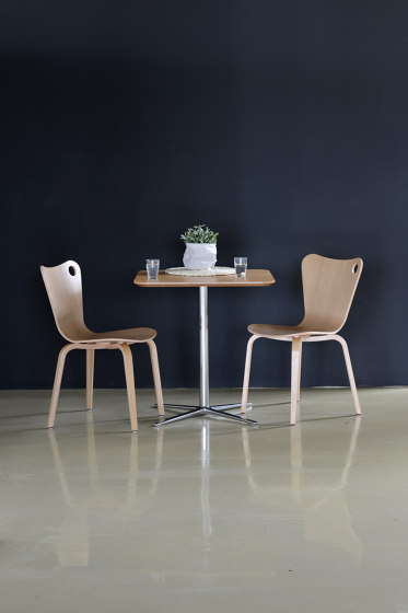 Mothership Tea table with metal base | Tavoli bistrò | PlyDesign