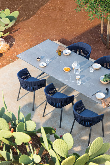 Moai Round Table | Dining tables | Fast