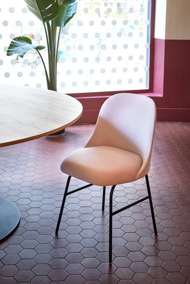 Aleta chair - four metal legs base | Stühle | viccarbe