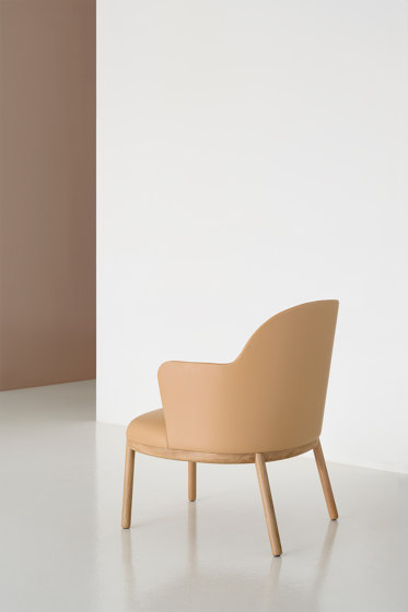 Aleta chair - four metal legs base with armrest | Stühle | viccarbe