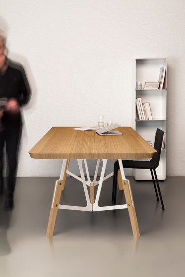 Stammtisch rectangular table, solid wood tabletop | Tables de repas | Quodes
