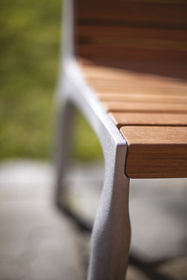vltau | Park bench with backrest and armrests | Benches | mmcité