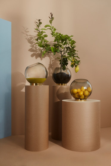 Globe | vase w. stand small | Floreros | AYTM
