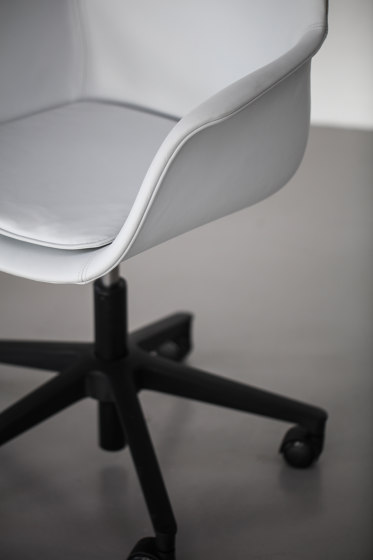 FourMe® 66 upholstery | Chaises de bureau | Ocee & Four Design