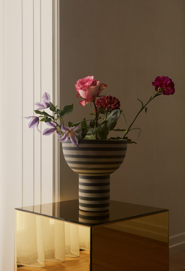Varia | sculptural vase | Vases | AYTM