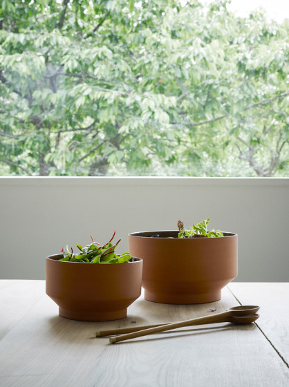 Edge Pot Ø18 in glazed terracotta for indoor use |  | Skagerak
