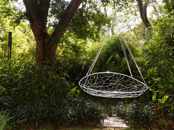 Big Basket Lounger on Base Stand | Lettini giardino | Studio Stirling