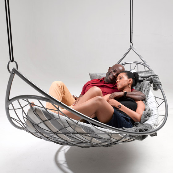Melon Hammock Lounger Chair on Base stand | Sonnenliegen / Liegestühle | Studio Stirling