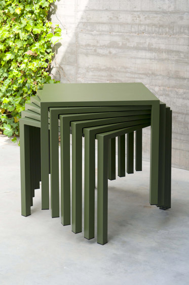 Nova 2/4 seats stackable square table | 857 | Esstische | EMU Group