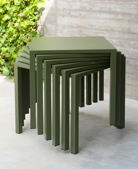 Nova 2 seats stackable square table | 858 | Tavoli bistrò | EMU Group