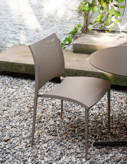 Sand Air | Stuhl mit Armlehnen | Stühle | Desalto