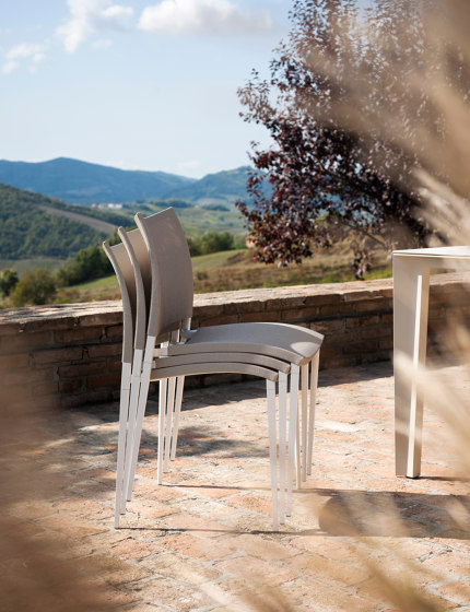 Sand Air | Stuhl mit Armlehnen | Stühle | Desalto