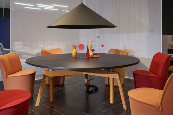 Level Table, Small, Height-Adjustable | Contract tables | COR Sitzmöbel