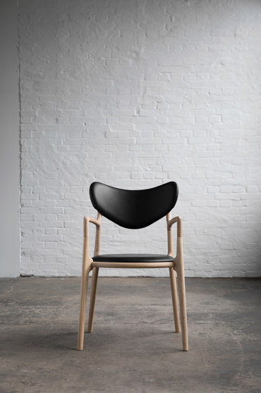 Salon Chair Oak / Black | Chaises | Ro Collection